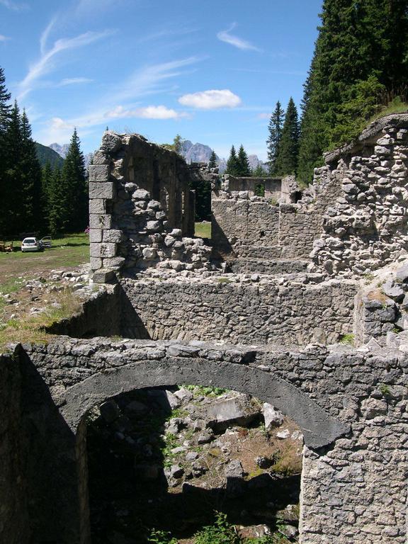 Fabbricato Indipendente Centro Apartment Lozzo Cadore Bagian luar foto