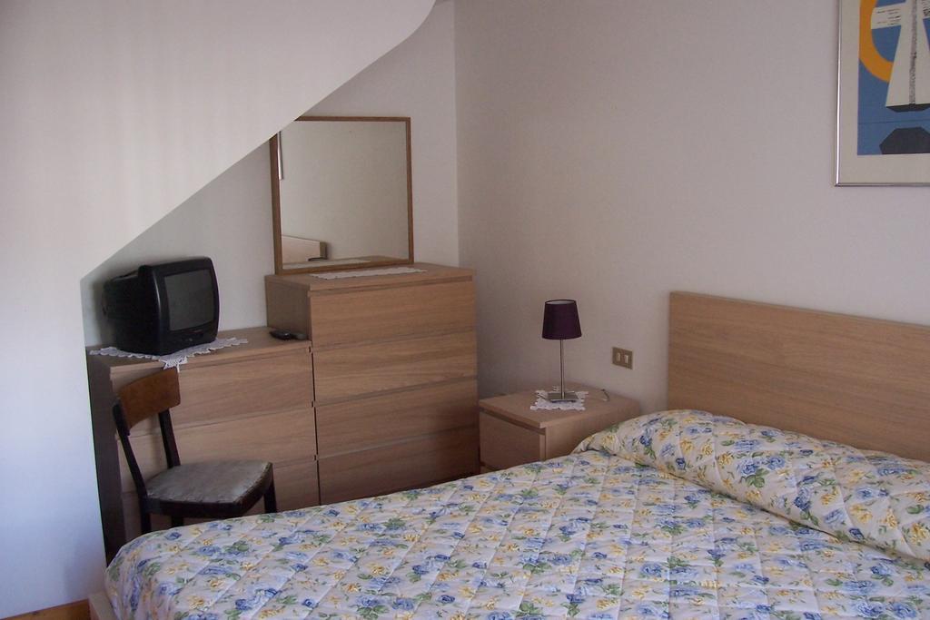Fabbricato Indipendente Centro Apartment Lozzo Cadore Bagian luar foto